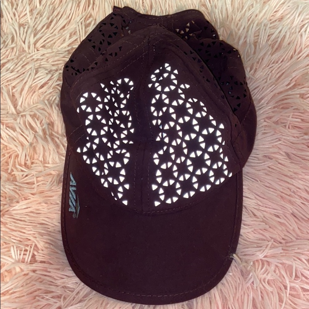 Maroon hat!
